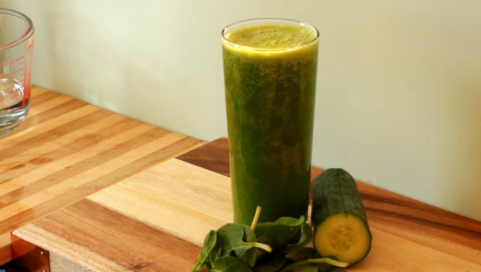 spinach cucumber juice in glass