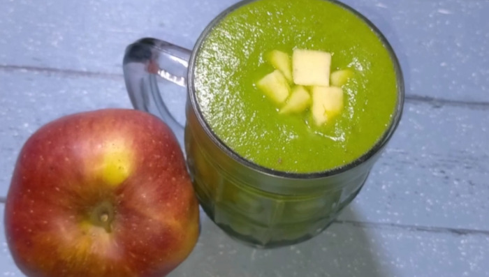 apple juice in glass