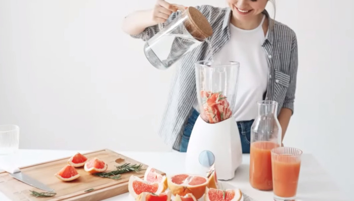 making grapefruit juice in juicer