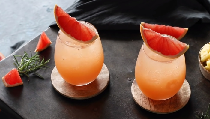 grapefruit juice in glass