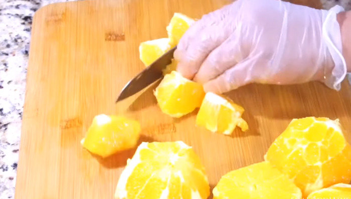 cutting oranges